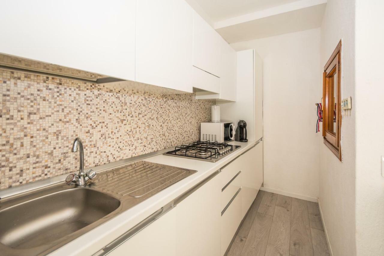 Appartamento Punta Nera Ла Мадалена Екстериор снимка